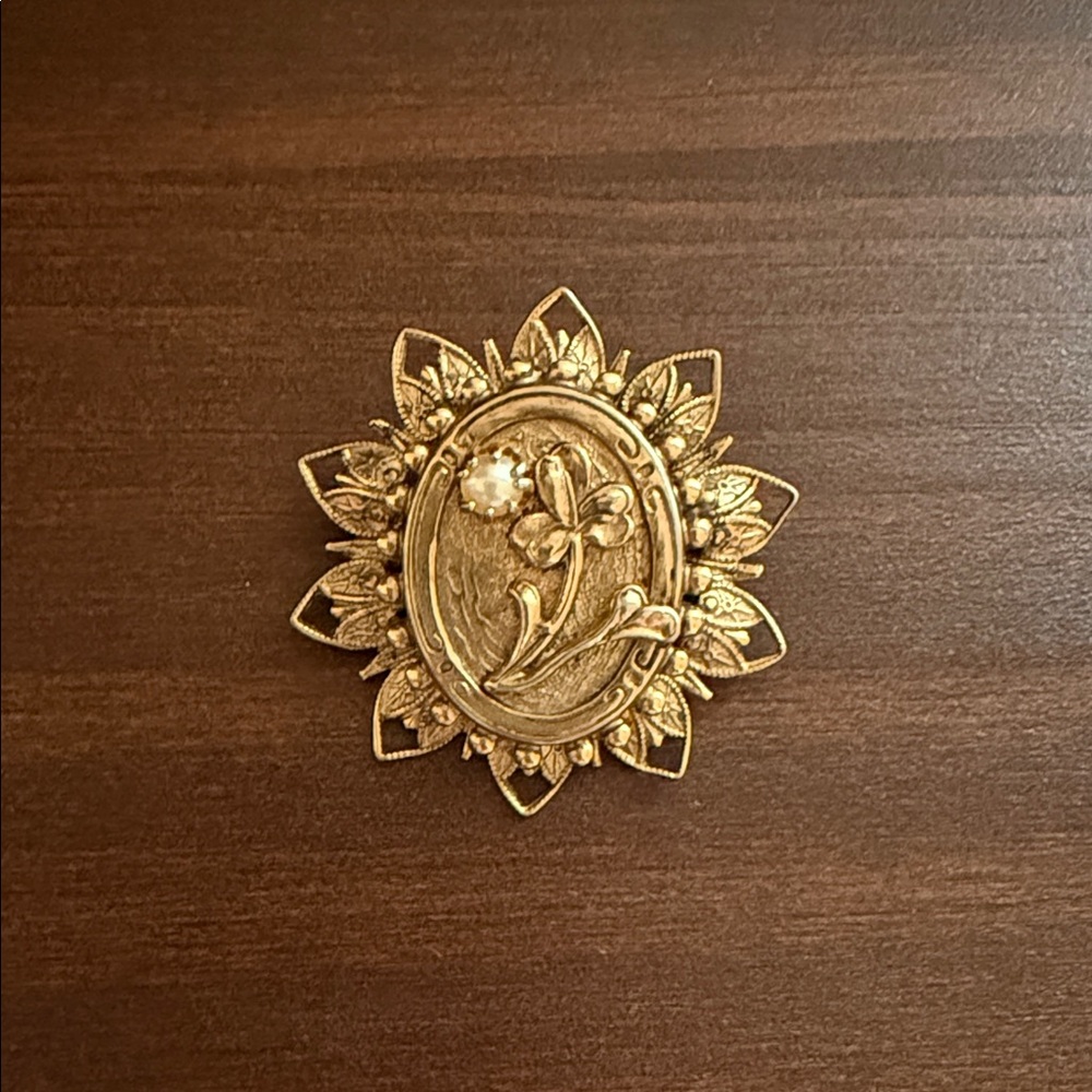 Vintage Gold Tone Floral Brooch